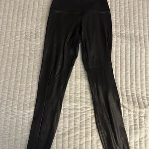 Lululemon Black shine Leggings 25 align